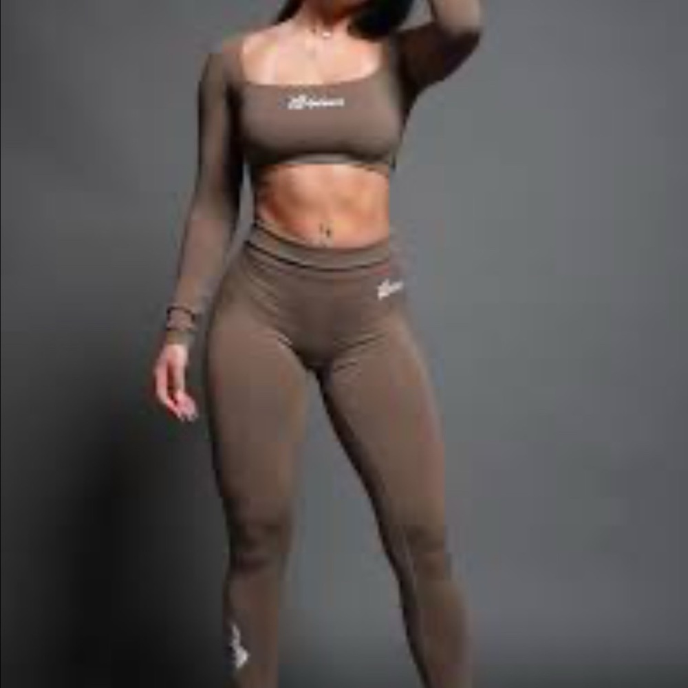She Darc sport Brown Long Sleeve Crop Top size medium